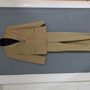 Le Suit Woman's one-button pant suit size 12P